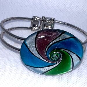 Elegant‎ Swirl Bangle Bracelet